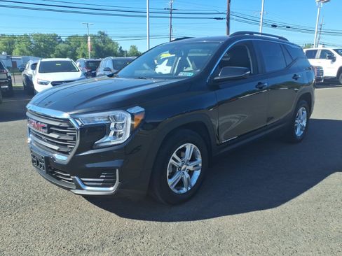 Used 2022 GMC Terrain SLE w/ Driver Convenience Package FWD image 8