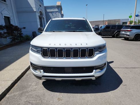 Used 2023 Jeep Wagoneer L Series II AWD/4WD image 8