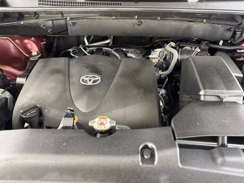 Used 2018 Toyota Highlander XLE AWD/4WD image 17