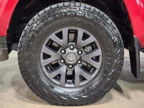 Used 2022 Toyota Tacoma SR5 RWD image 28