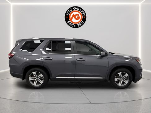 Used 2025 Honda Pilot EX-L image 2