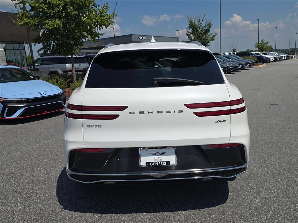 Used 2026 Genesis GV70 2.5T Select AWD/4WD image 4