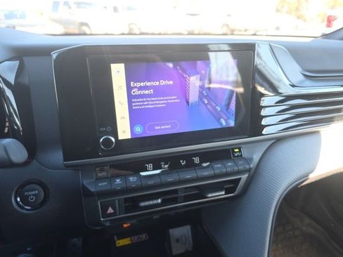 Used 2025 Toyota Camry SE image 14