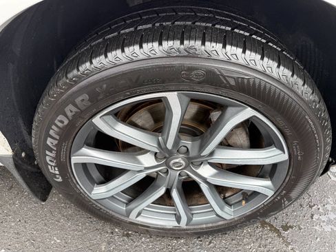 Used 2016 Volvo XC90 T6 Momentum w/ Momentum Plus Package AWD/4WD image 12