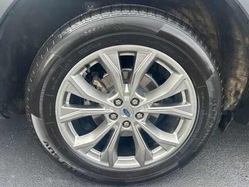 Used 2022 Ford Explorer Limited w/ Equipment Group 301A AWD/4WD image 45