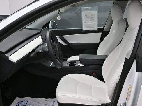 Used 2022 Tesla Model Y Long Range AWD/4WD image 14