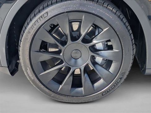 Used 2021 Tesla Model Y Long Range image 24