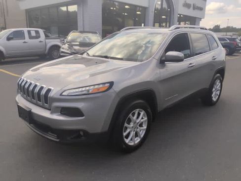 Used 2015 Jeep Cherokee Latitude AWD/4WD image 3