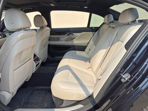 Used 2019 BMW 740i w/ M Sport Package RWD image 43