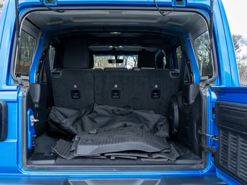 Used 2022 Jeep Wrangler Unlimited Sport image 9