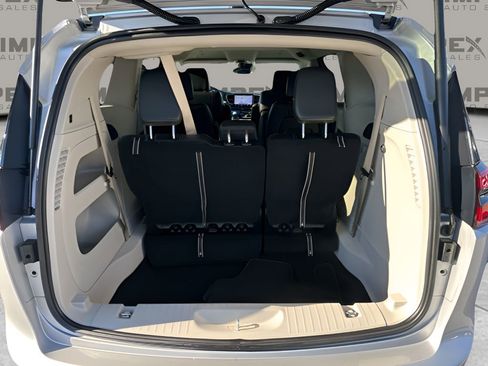 Used 2024 Chrysler Pacifica Touring-L image 29