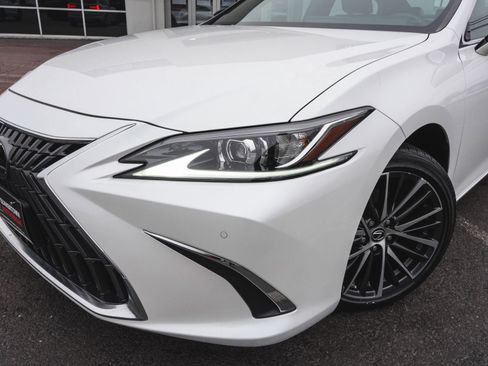 Used 2023 Lexus ES 250 w/ Premium Package image 37