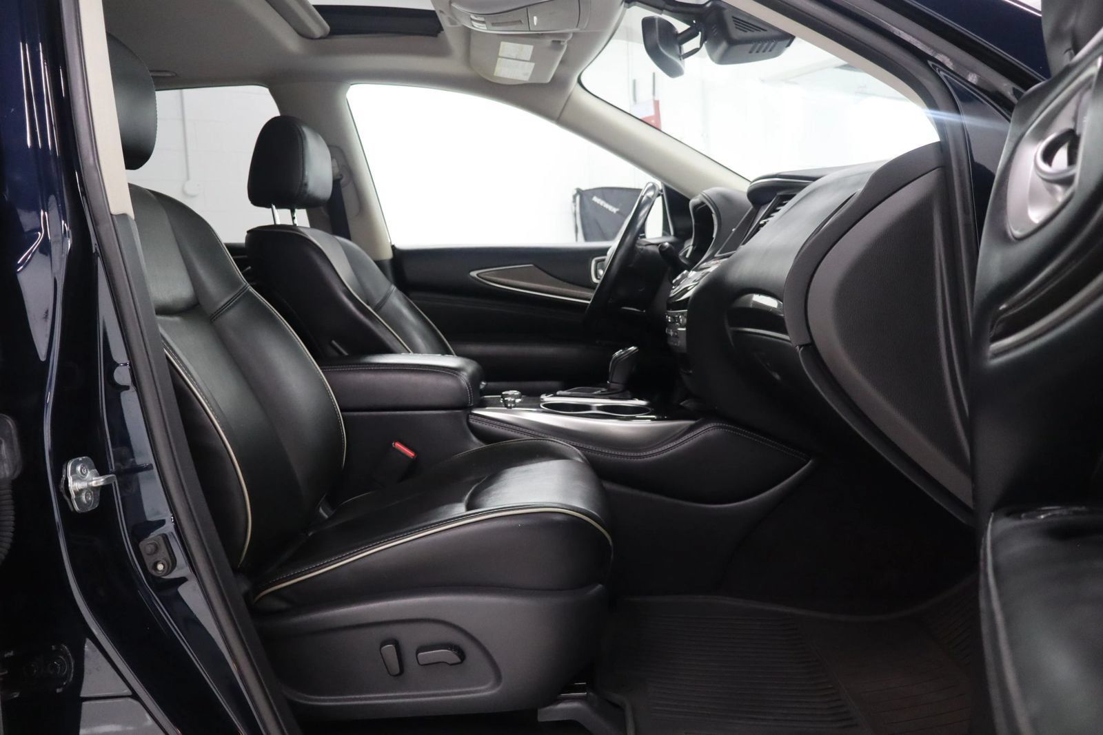 Used 2019 INFINITI QX60 Pure AWD/4WD image 25
