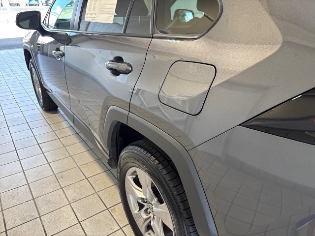Used 2025 Toyota RAV4 XLE AWD/4WD image 19