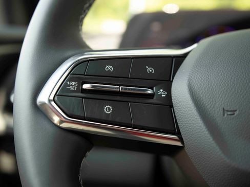 New 2025 Chevrolet Traverse LT image 14