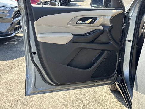 Used 2023 Chevrolet Traverse LS image 18