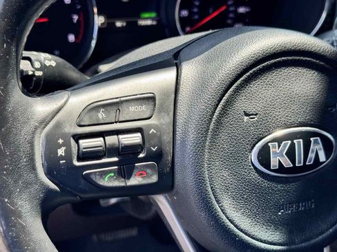 Used 2017 Kia Sedona SX Limited FWD image 47