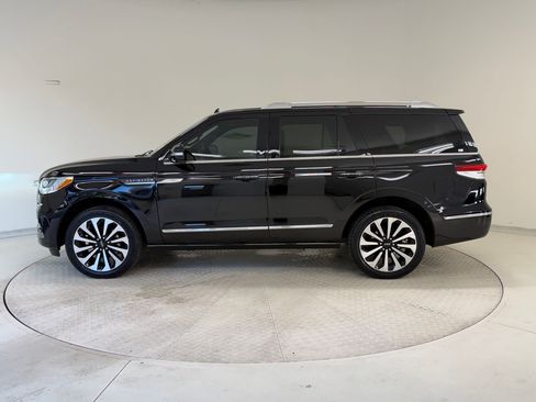 Used 2024 Lincoln Navigator Reserve image 2