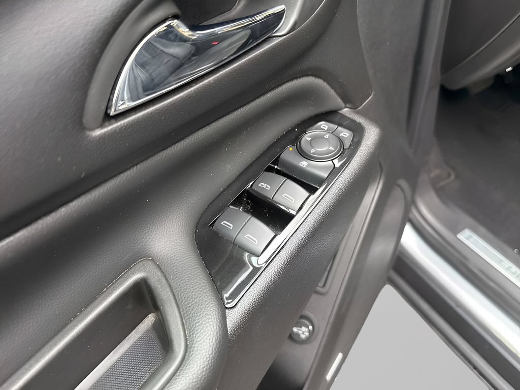 Used 2024 Chevrolet Equinox Premier AWD/4WD image 14