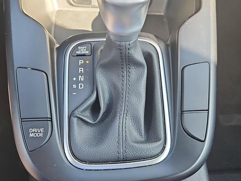 Used 2025 Kia Soul LX w/ LX Technology Package FWD image 25
