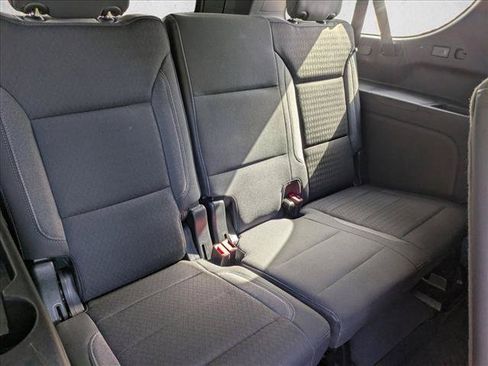 Used 2024 Chevrolet Suburban LS RWD image 17