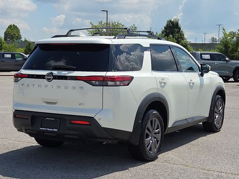 Used 2024 Nissan Pathfinder SV FWD image 5
