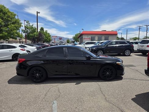 Used 2022 Honda Civic Sport image 3