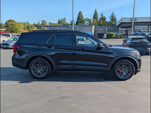 New 2026 Ford Explorer ST-Line w/ ST-Line Street Pack AWD/4WD image 5