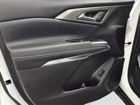 Used 2025 Chevrolet Traverse LT image 24