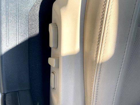 Used 2016 Subaru Outback 2.5i Limited image 16