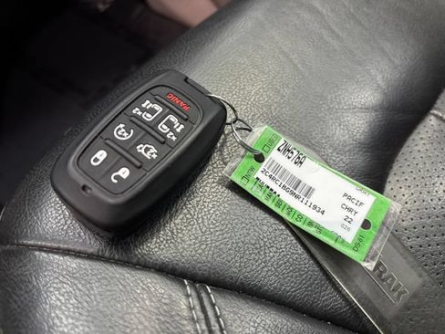 Used 2022 Chrysler Pacifica Touring-L FWD image 25