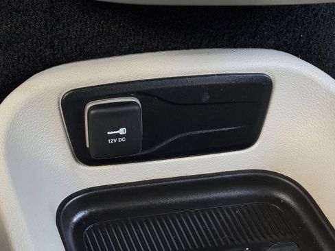 Used 2022 Chrysler Pacifica Touring-L w/ Uconnect Theater Family Group image 22