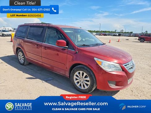 Used 2012 Volkswagen Routan SE FWD image 5