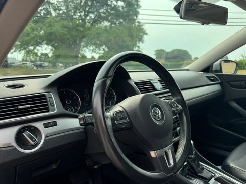 Used 2012 Volkswagen Passat 2.5 SE FWD image 18