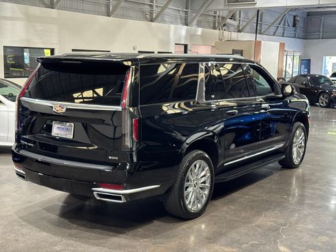 Used 2024 Cadillac Escalade ESV Premium Luxury AWD/4WD image 16