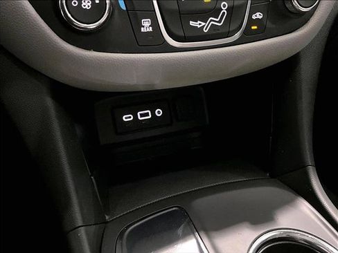 Used 2023 Chevrolet Equinox LS w/ LS Convenience Package FWD image 26