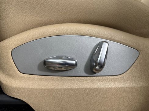 Certified 2022 Porsche Macan image 40