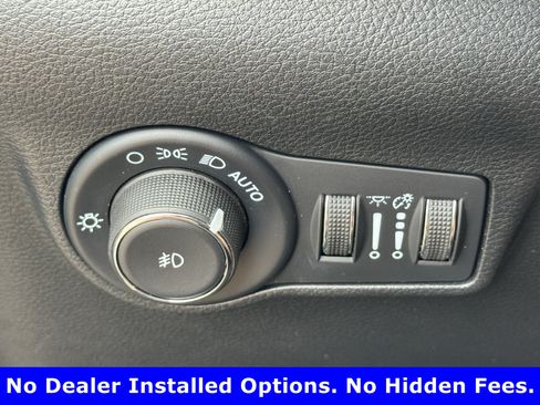 Used 2025 Jeep Compass Latitude w/ Convenience Group AWD/4WD image 21