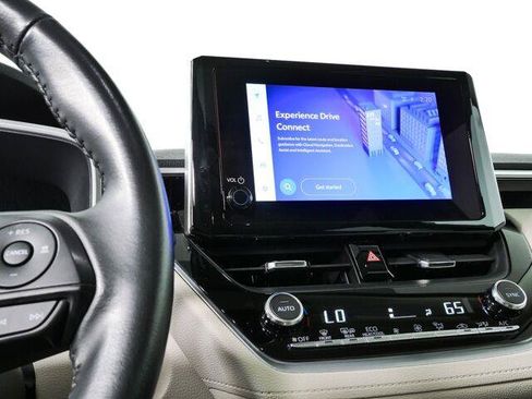 Used 2023 Toyota Corolla Cross XLE w/ Convenience Package AWD/4WD image 21