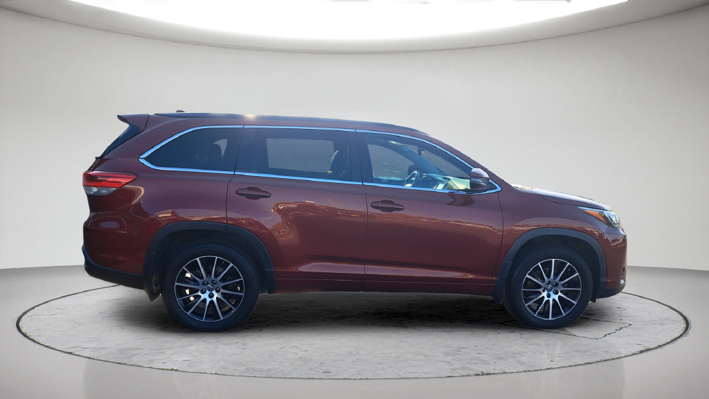 Used 2018 Toyota Highlander SE AWD/4WD image 4