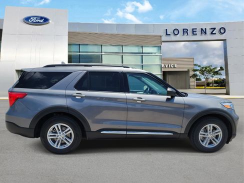 Used 2023 Ford Explorer XLT w/ Equipment Group 202A RWD image 4