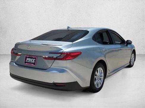 Used 2025 Toyota Camry LE w/ Convenience Package FWD image 5