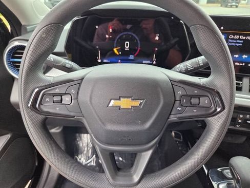 Used 2024 Chevrolet Trax LT FWD image 29