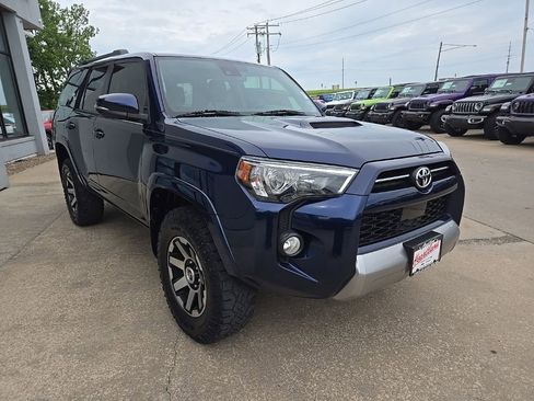 Used 2020 Toyota 4Runner TRD Off-Road Premium w/ Moonroof Package AWD/4WD image 15