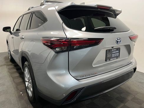 Used 2024 Toyota Highlander Limited AWD/4WD image 22