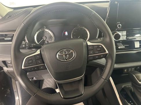 Used 2023 Toyota Highlander LE AWD/4WD image 15