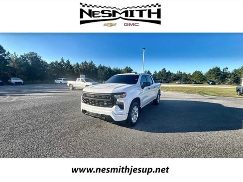 Used 2025 Chevrolet Silverado 1500 Custom image 1