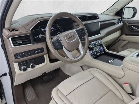 Used 2021 GMC Yukon Denali w/ Denali Premium Package AWD/4WD image 10