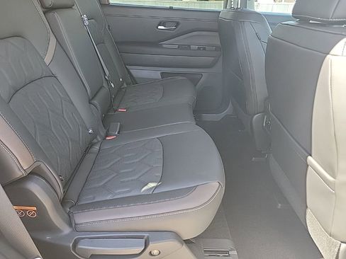 New 2026 Nissan Pathfinder Platinum image 42