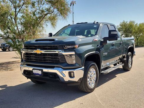 Used 2025 Chevrolet Silverado 2500 LT w/ Texas Edition AWD/4WD image 4
